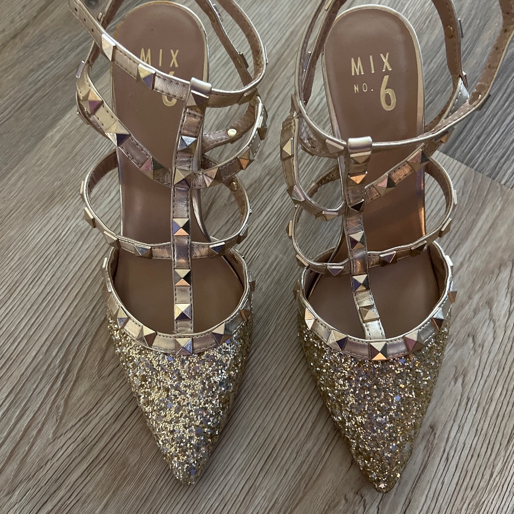 Gold sparkle high heels